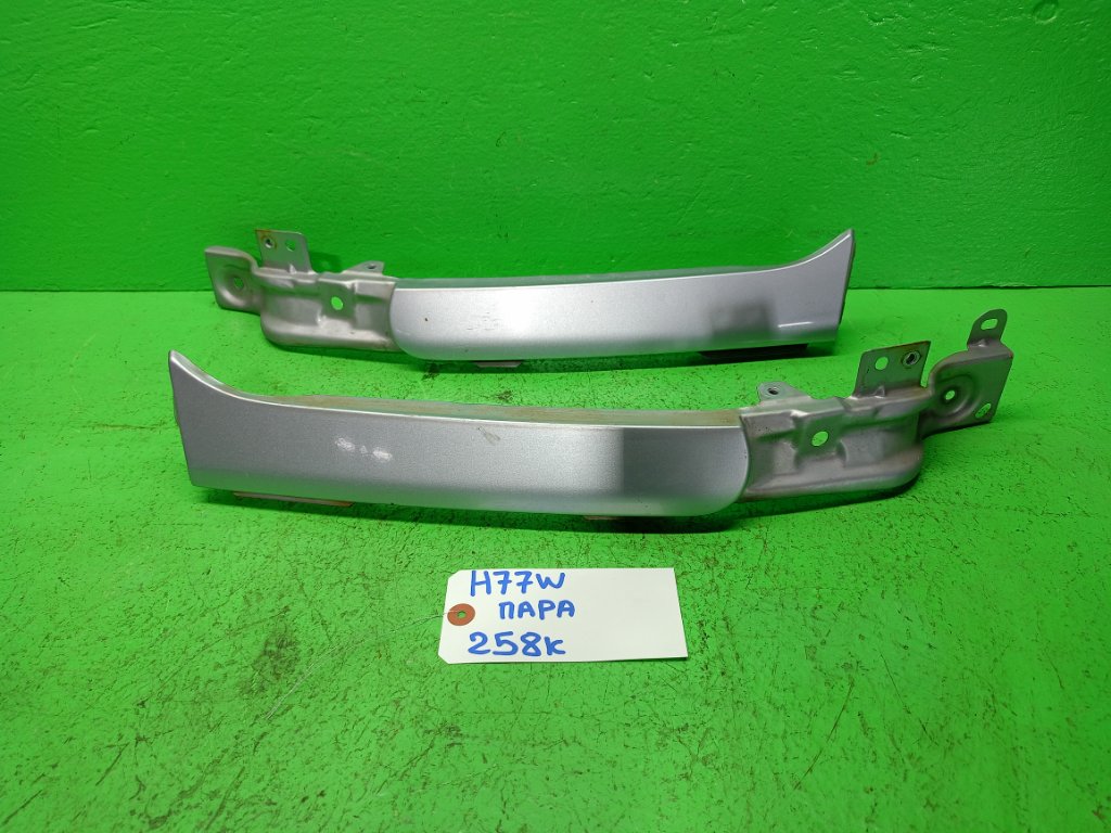 Планка под фары Mitsubishi Pajero Io H77W (б/у)