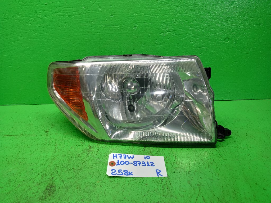 Фара Mitsubishi Pajero Io H77W правая (б/у)