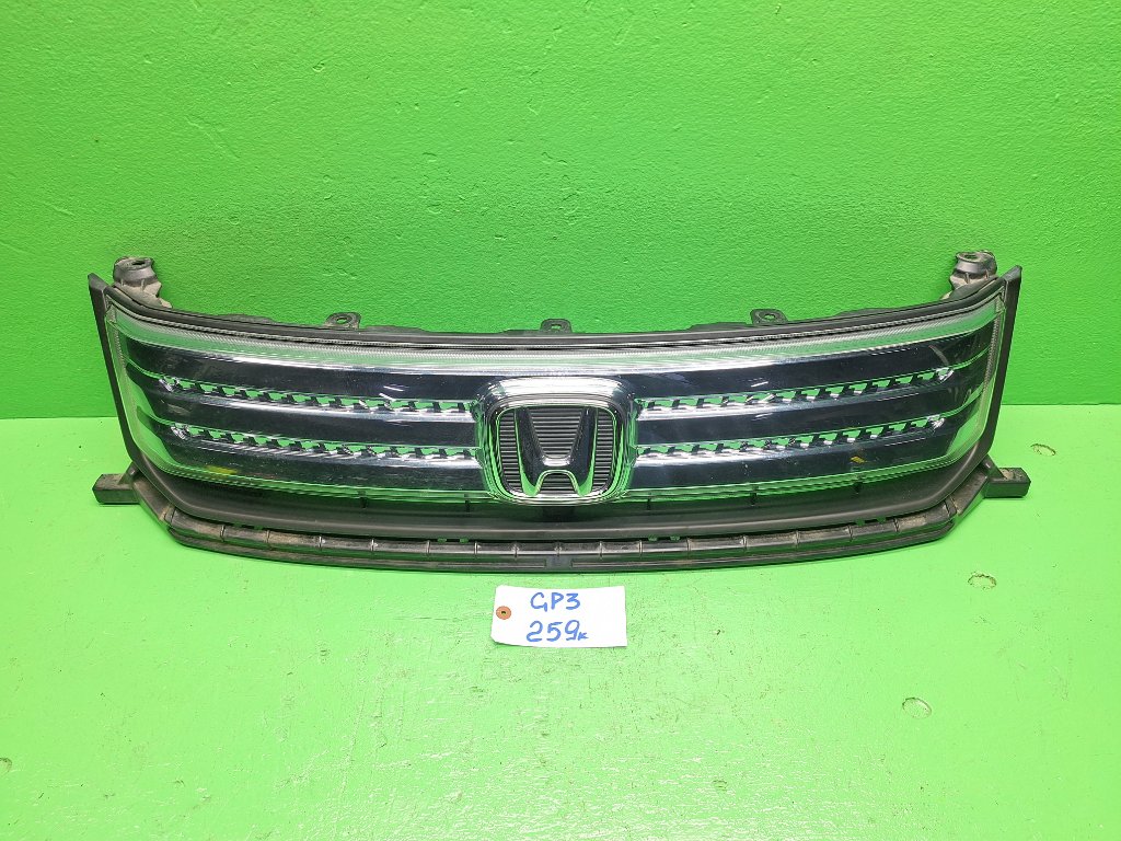 Решетка радиатора HONDA FREED SPIKE GP3 (б/у)