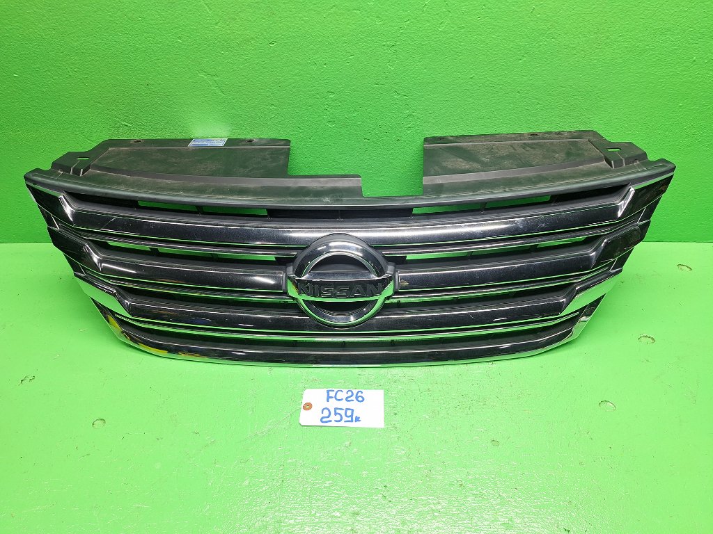 Решетка радиатора NISSAN SERENA FC26 (б/у)