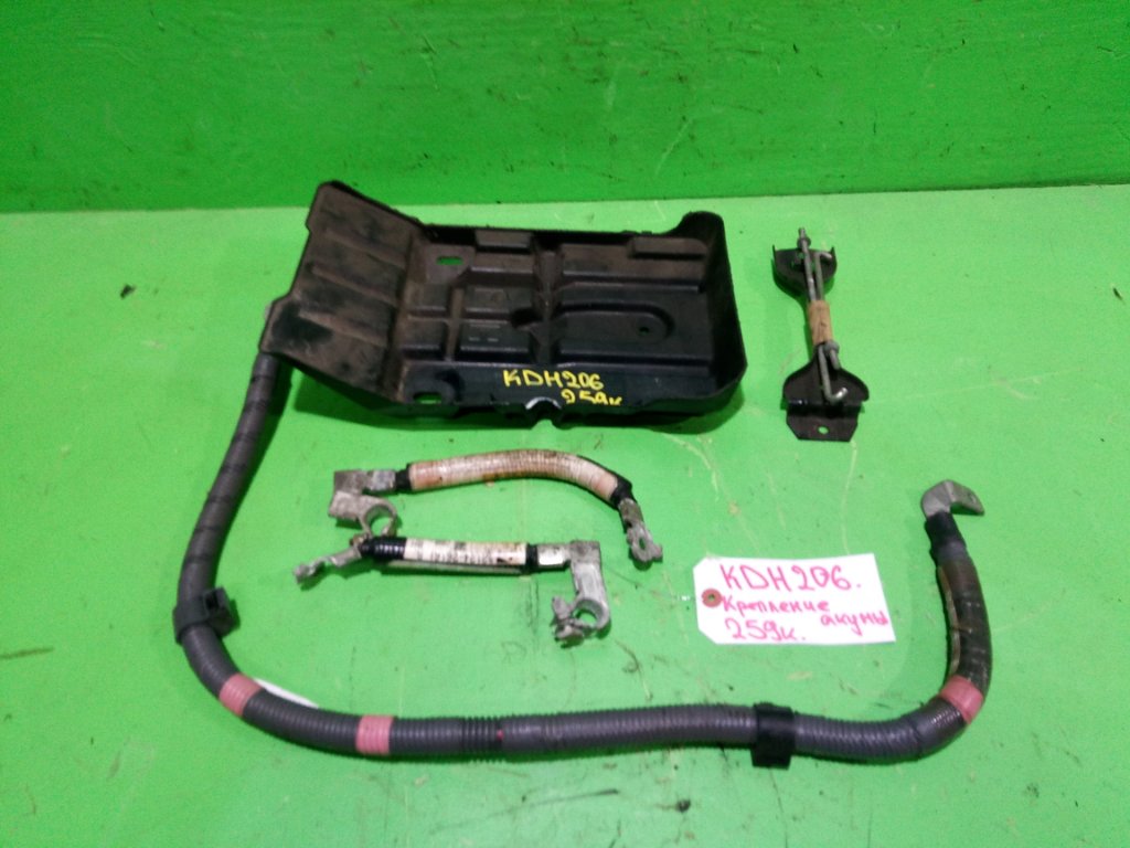 Крепление аккумулятора TOYOTA HIACE KDH206 (б/у)