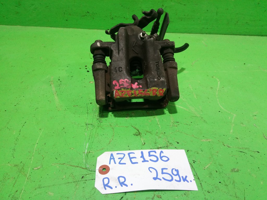 Суппорт TOYOTA BLADE AZE156 задний правый (б/у)