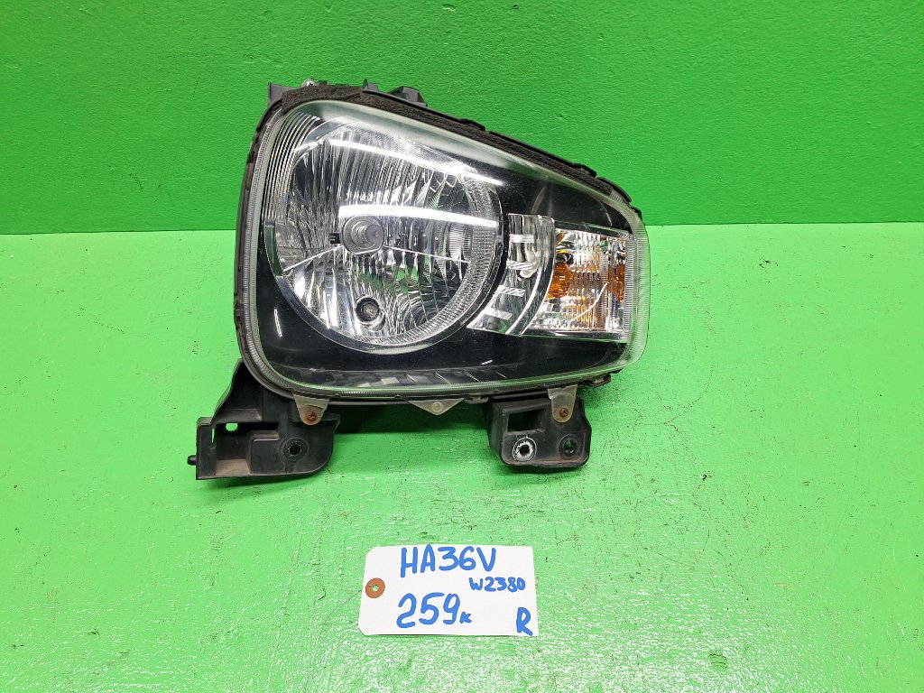 Фара SUZUKI ALTO HA36V правая (б/у)