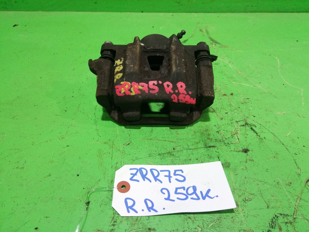 Суппорт Toyota Noah ZRR75 задний правый (б/у)
