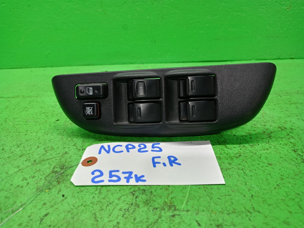 Блок упр. стеклоподьемниками TOYOTA FUNCARGO NCP25 передний правый (б/у)