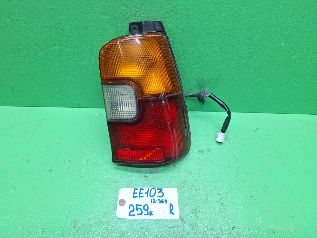 Стоп-сигнал TOYOTA COROLLA EE103 правый (б/у)