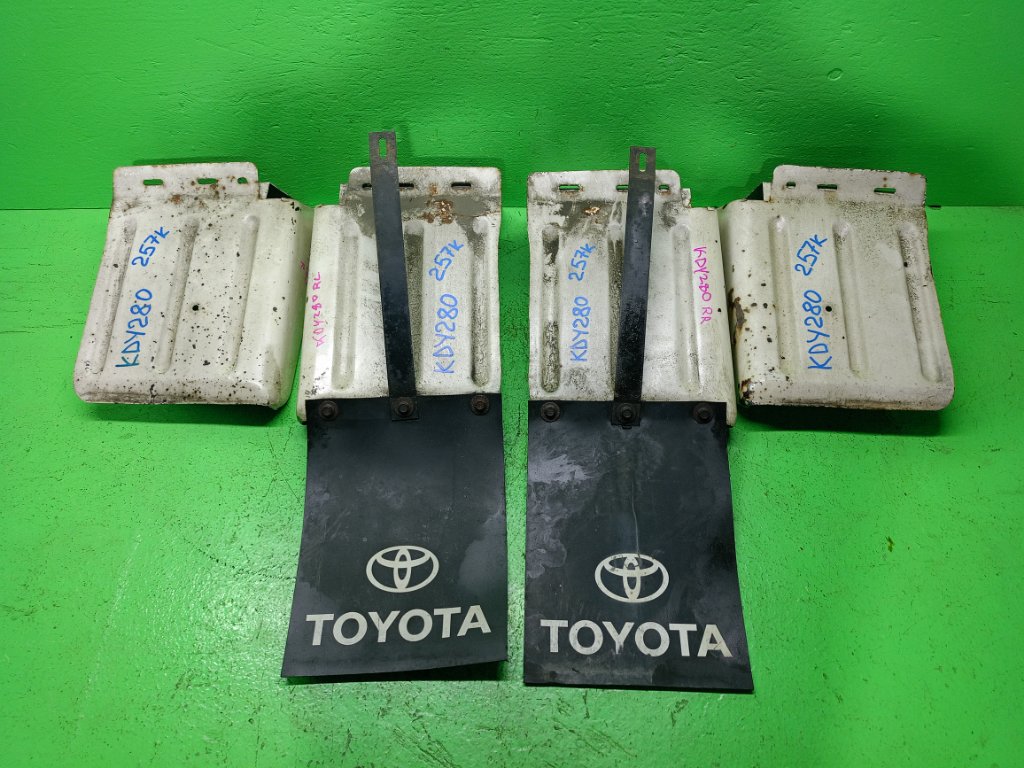 Брызговики комплект TOYOTA DYNA KDY280 (б/у)
