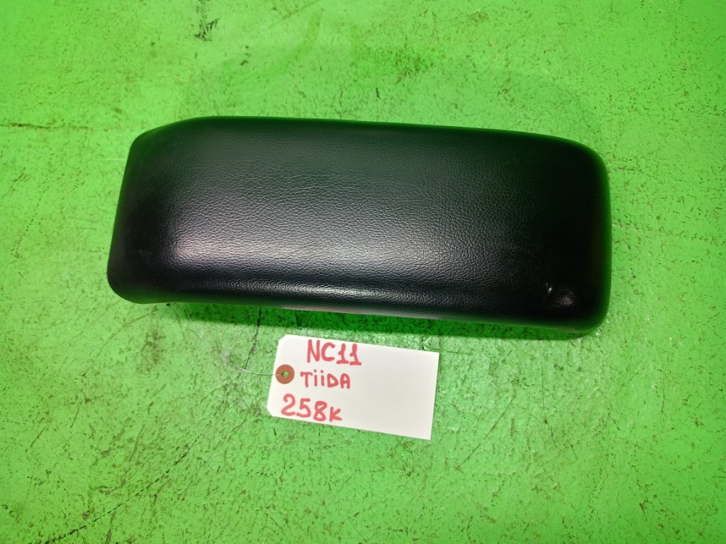Подлокотник Nissan Tiida NC11 (б/у)