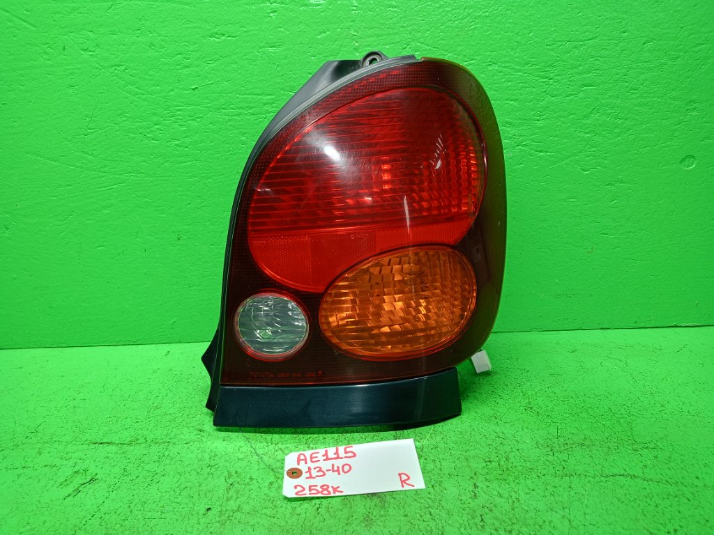 Стоп-сигнал TOYOTA SPACIO AE115 правый (б/у)