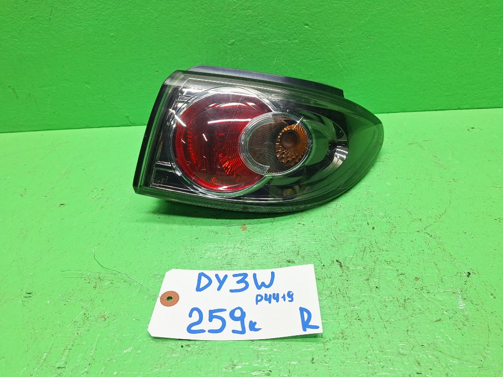 Стоп-сигнал MAZDA DEMIO DY3W правый (б/у)