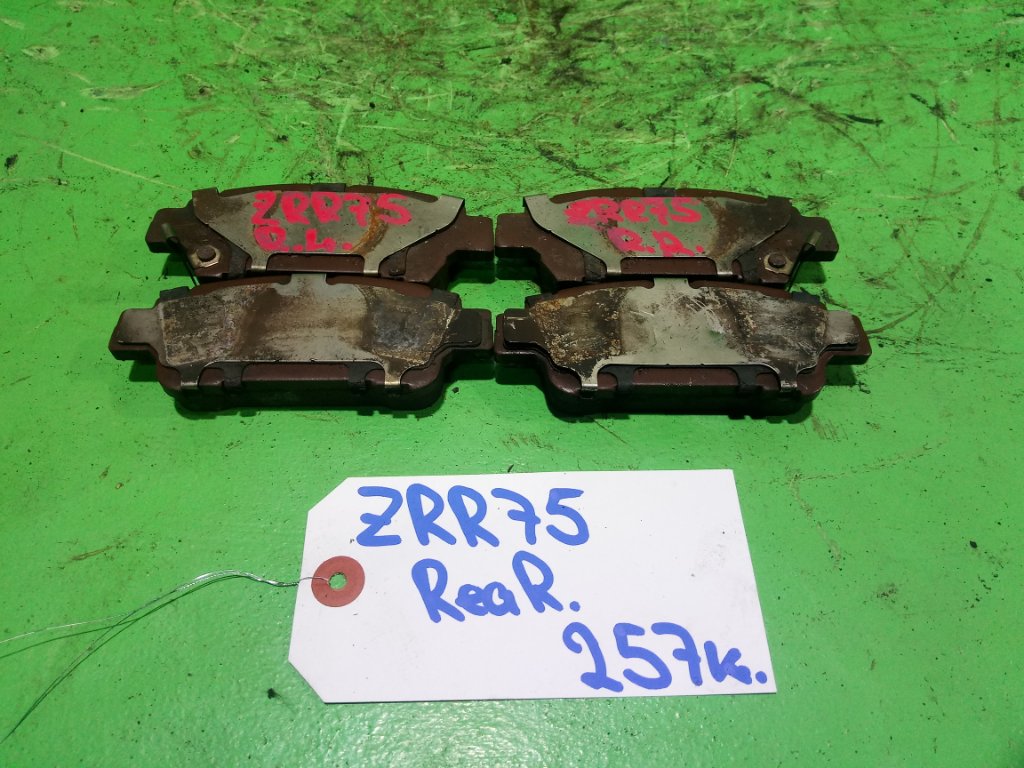 Тормозные колодки TOYOTA NOAH ZRR75 заднее (б/у)