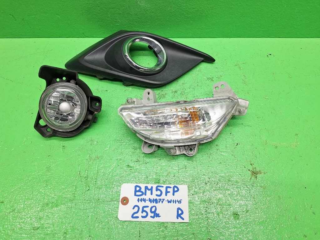 Туманка MAZDA AXELA BM5FP правая (б/у)
