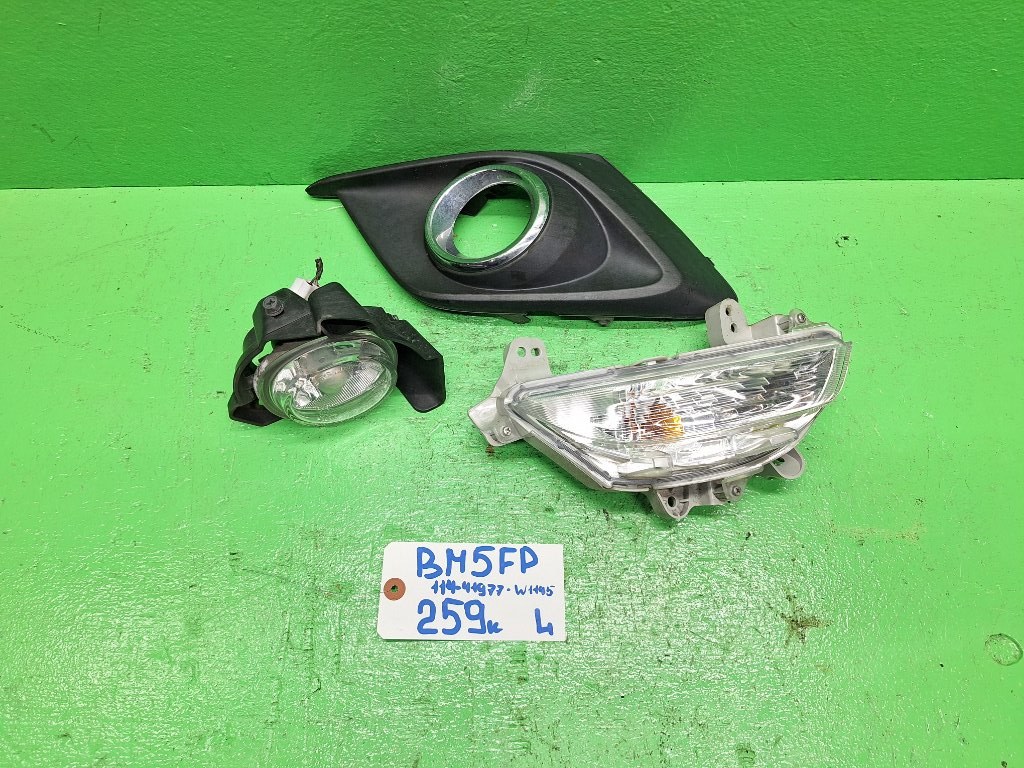 Туманка MAZDA AXELA BM5FP передняя левая (б/у)