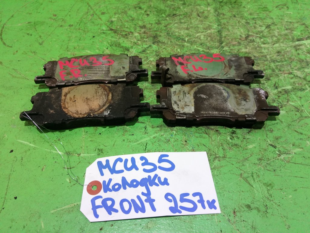 Тормозные колодки TOYOTA HARRIER MCU35 переднее (б/у)