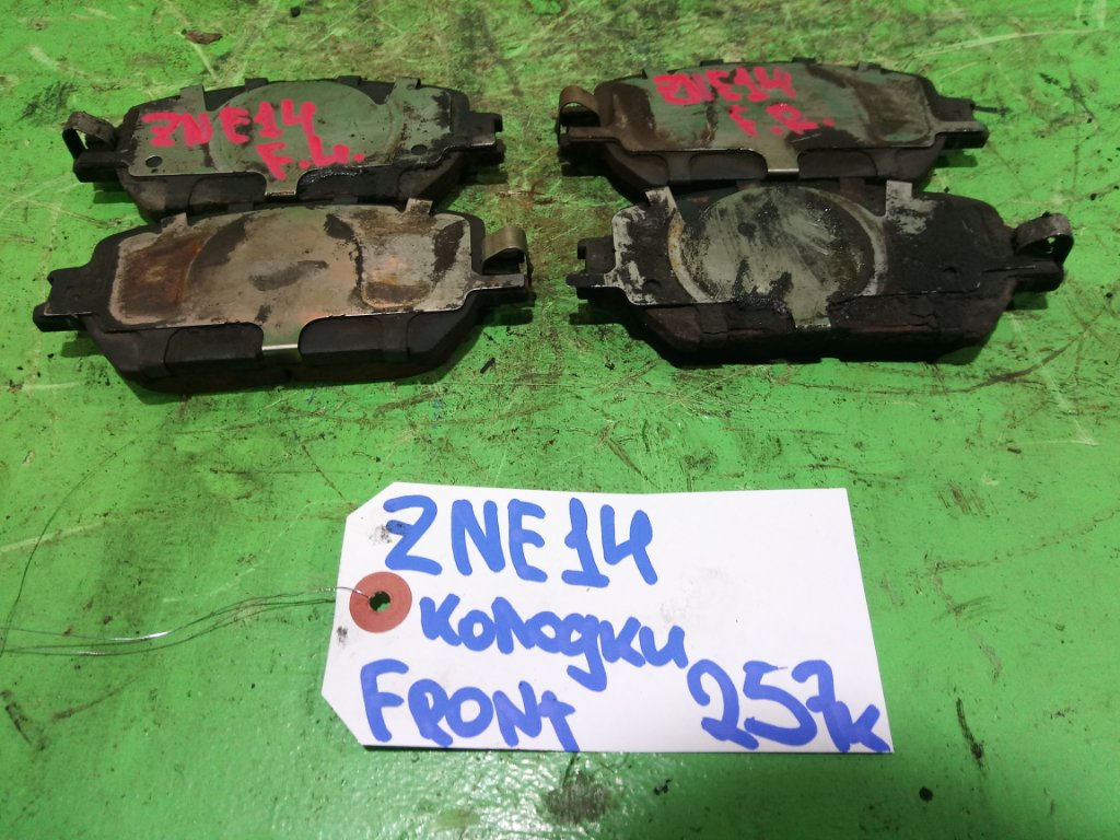 Тормозные колодки TOYOTA WISH ZNE14 переднее (б/у)