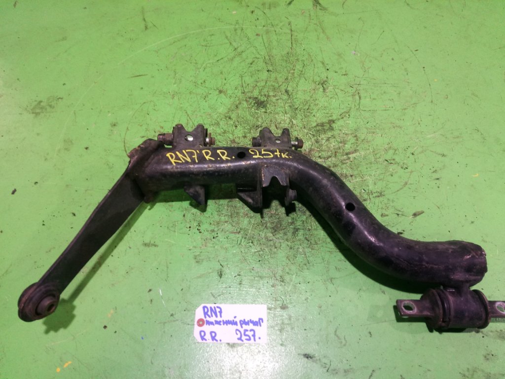 Рычаг HONDA STREAM RN7 задний правый (б/у)