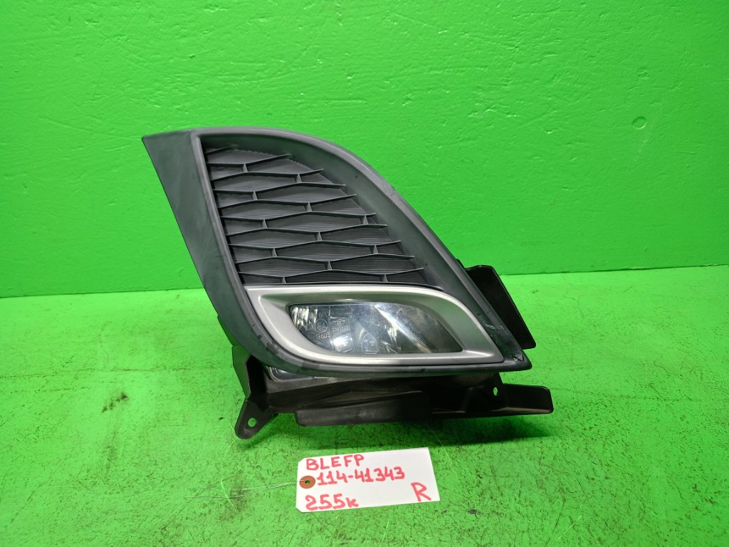 Туманка MAZDA AXELA BLEFW правая (б/у)