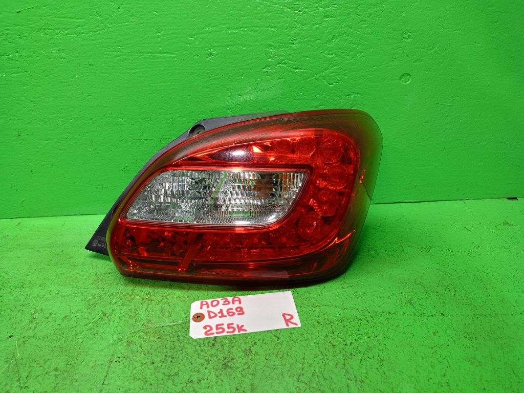 Стоп-сигнал MITSUBISHI MIRAGE A03A правый (б/у)