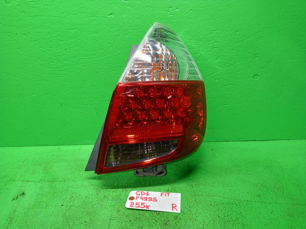 Стоп-сигнал HONDA FIT GD1 правый (б/у)