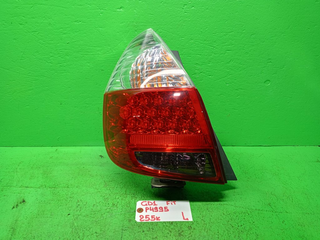 Стоп-сигнал HONDA FIT GD1 левый (б/у)