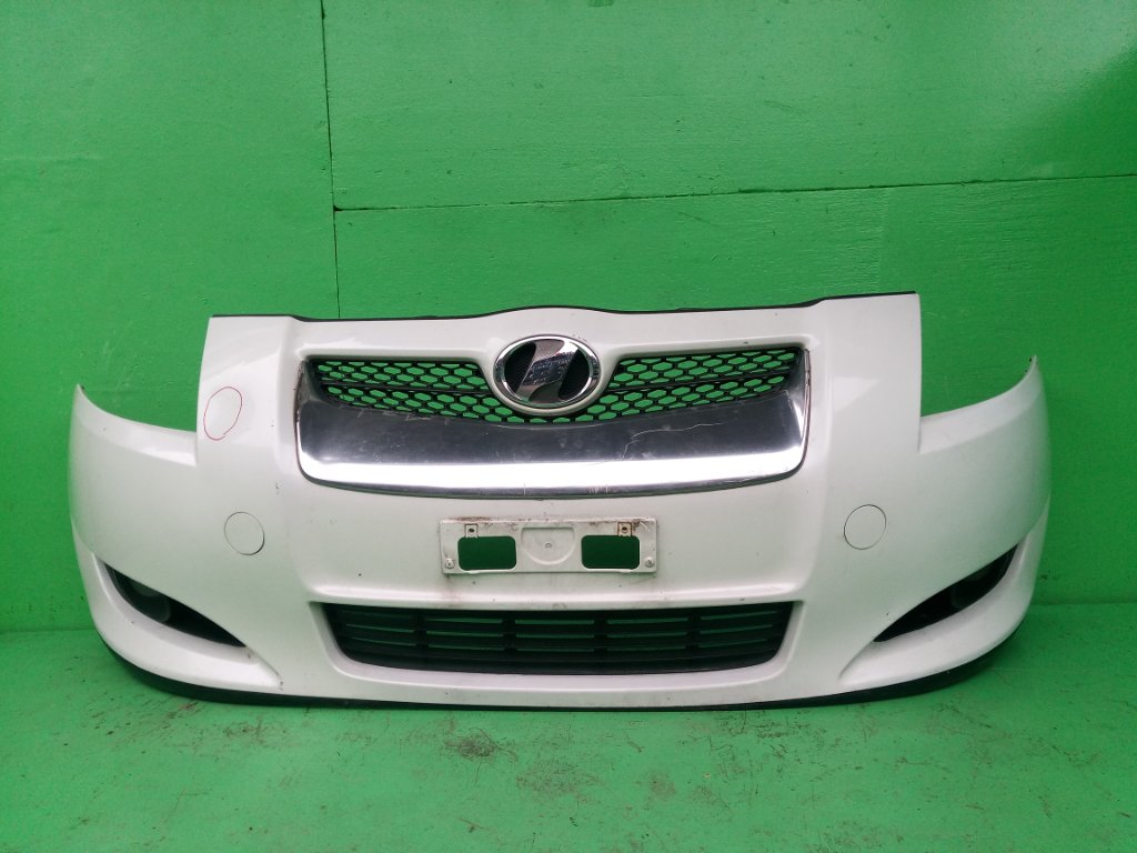Бампер TOYOTA AURIS NZE154 передний (б/у)