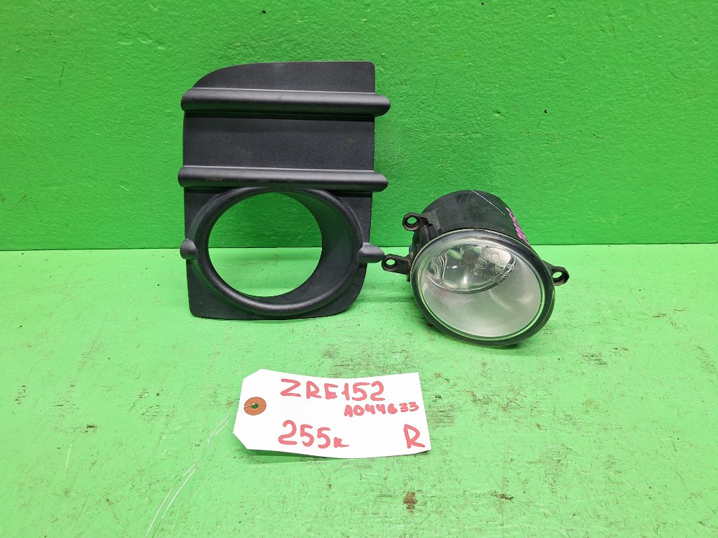 Туманка TOYOTA COROLLA RUMION ZRE152 правая (б/у)
