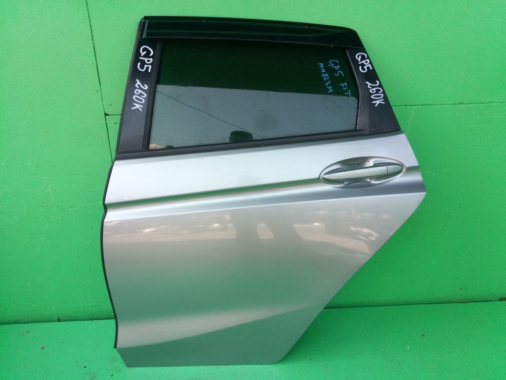 Дверь HONDA FIT GP5 задняя левая (б/у)