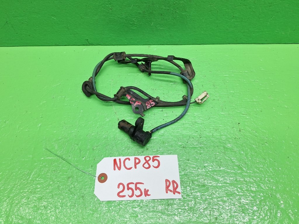 Датчик abs TOYOTA SIENTA NCP85 задний правый (б/у)