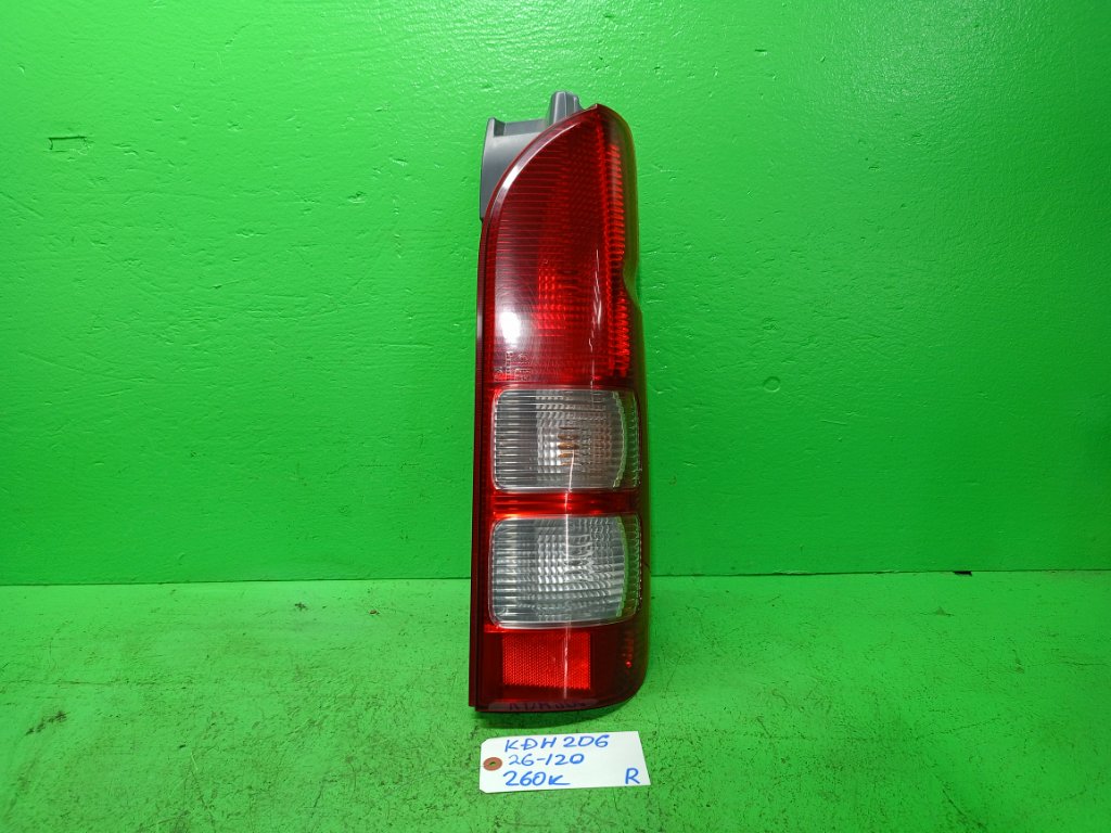Стоп-сигнал TOYOTA HIACE KDH206 правый (б/у)