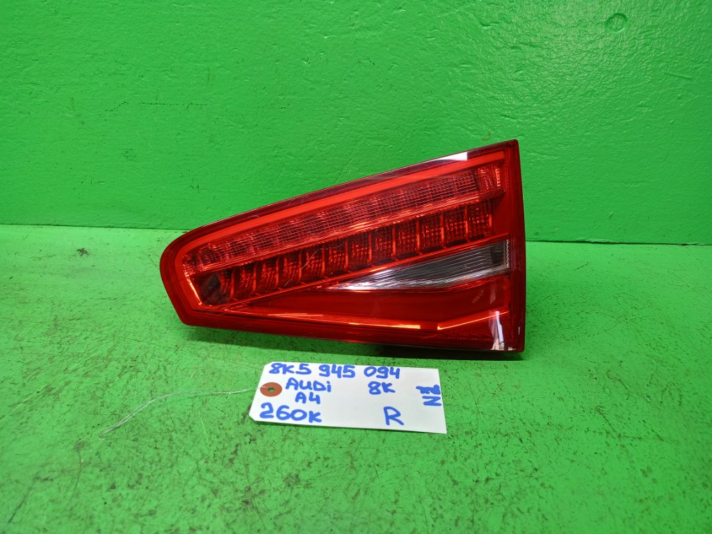 Вставка между стопов AUDI A4 8K правая (б/у) №1