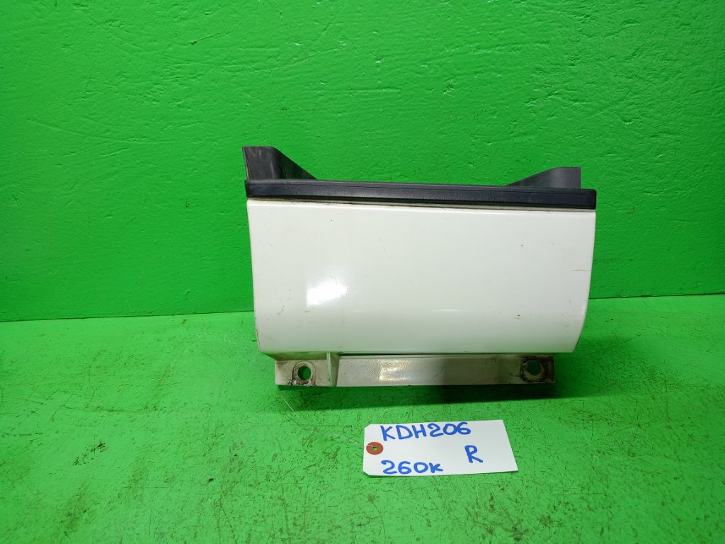 Подножка TOYOTA HIACE KDH206 правая (б/у)
