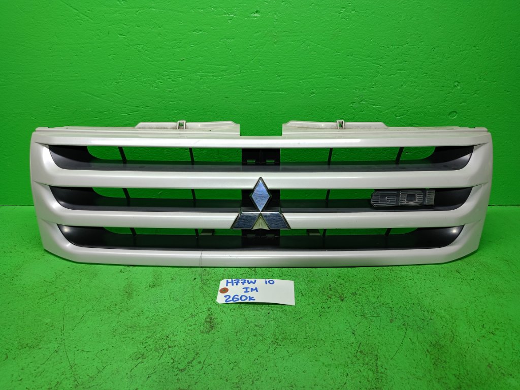 Решетка радиатора MITSUBISHI PAJERO IO H77W (б/у)