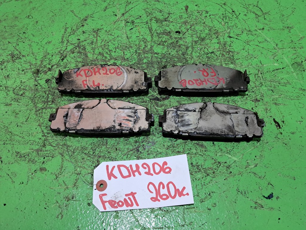 Тормозные колодки TOYOTA HIACE KDH206 переднее (б/у)