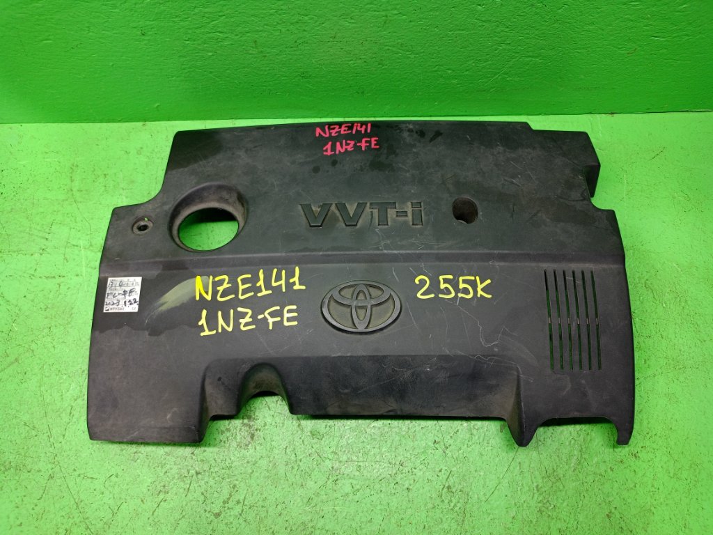 Пластиковая крышка на двс TOYOTA COROLLA NZE141 1NZ-FE (б/у)
