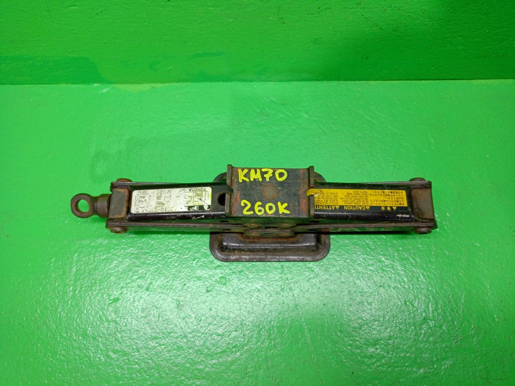 Домкрат TOYOTA TOWN ACE KM70 (б/у)