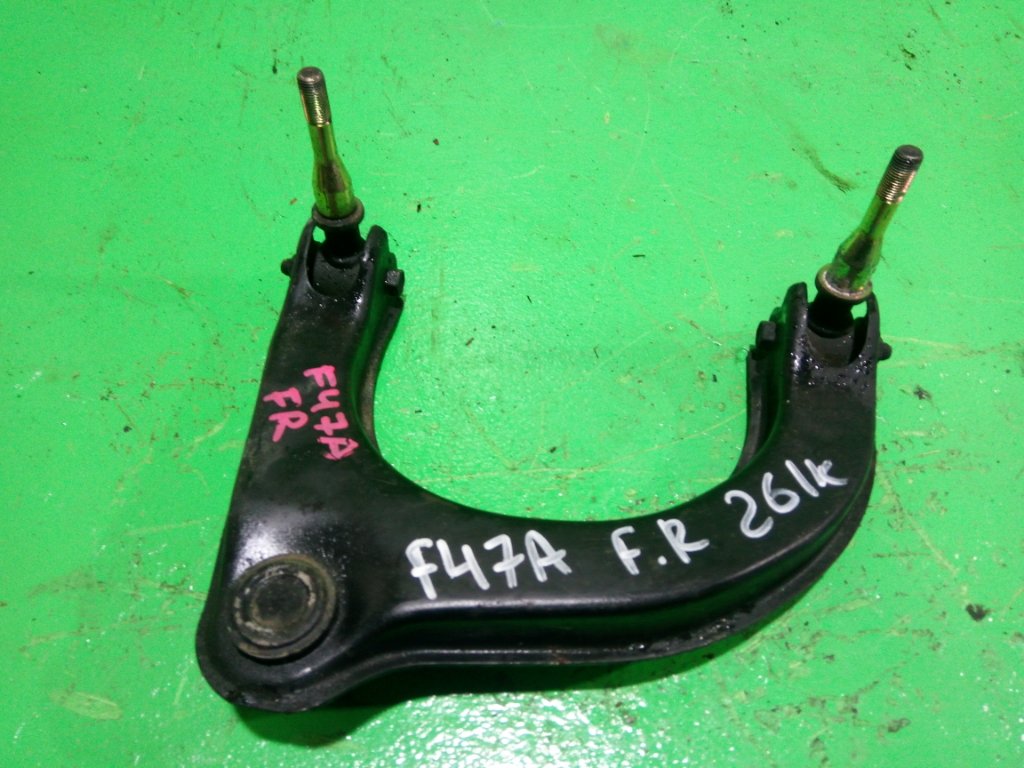 Рычаг MITSUBISHI DIAMANTE F47A передний правый (б/у)