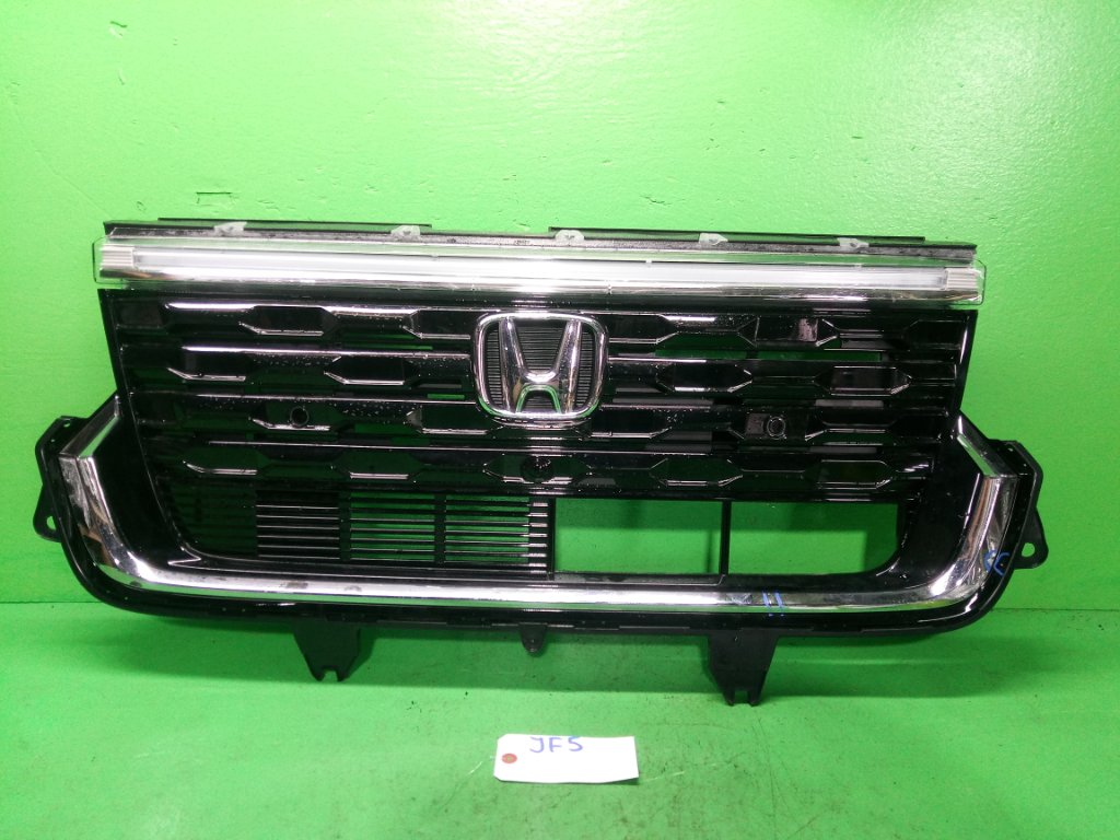 Решетка радиатора HONDA N-BOX JF5 (б/у)
