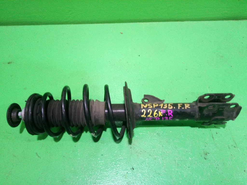 Стойка TOYOTA VITZ NSP135 передняя правая (б/у)