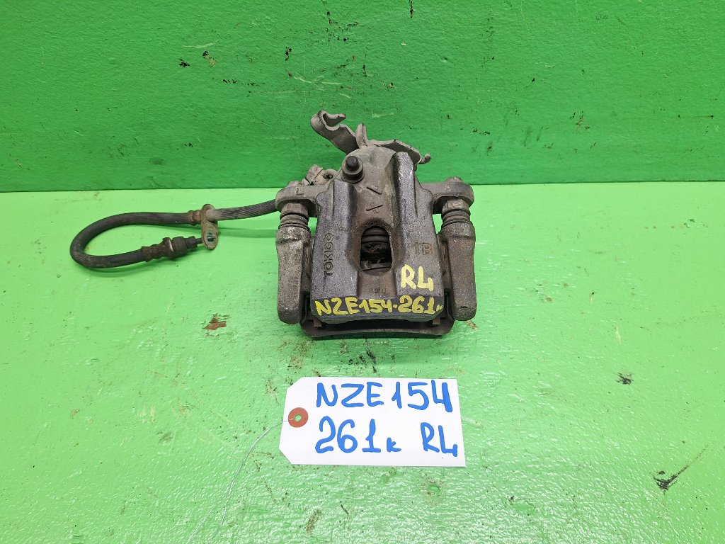 Суппорт TOYOTA AURIS NZE154 задний левый (б/у)