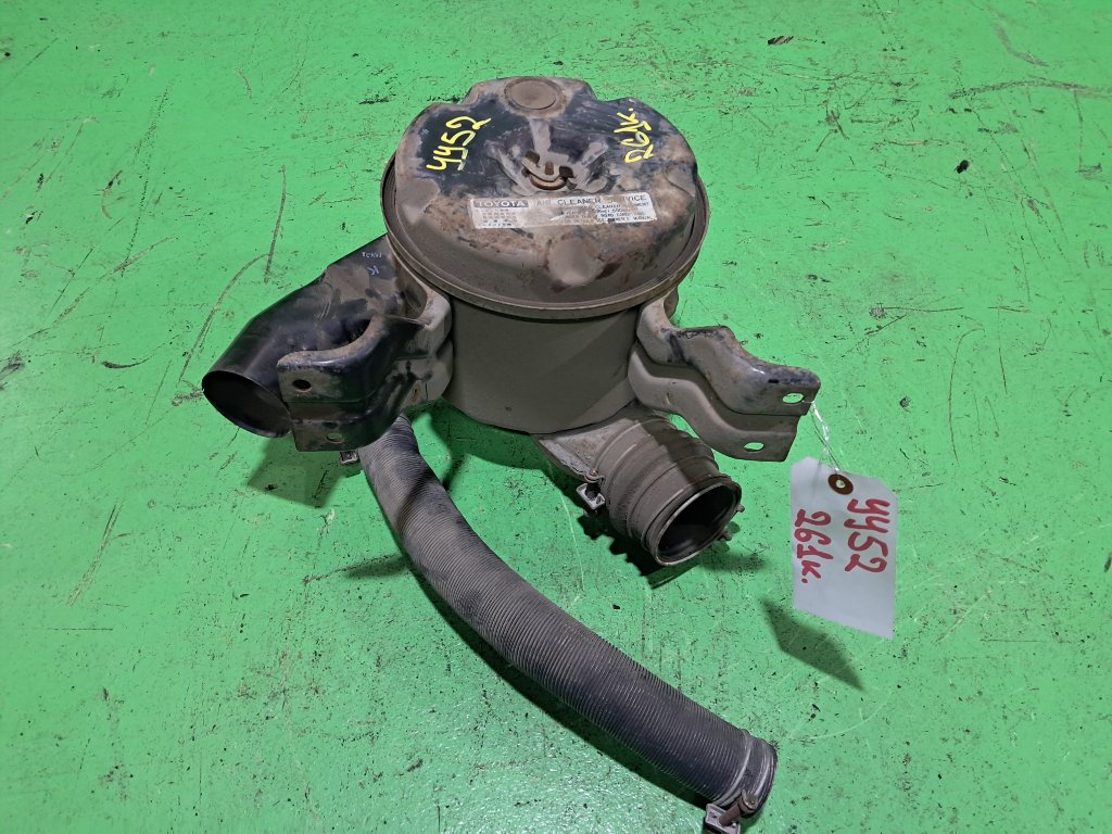 Корпус воздушного фильтра TOYOTA TOYOACE YY52 (б/у)