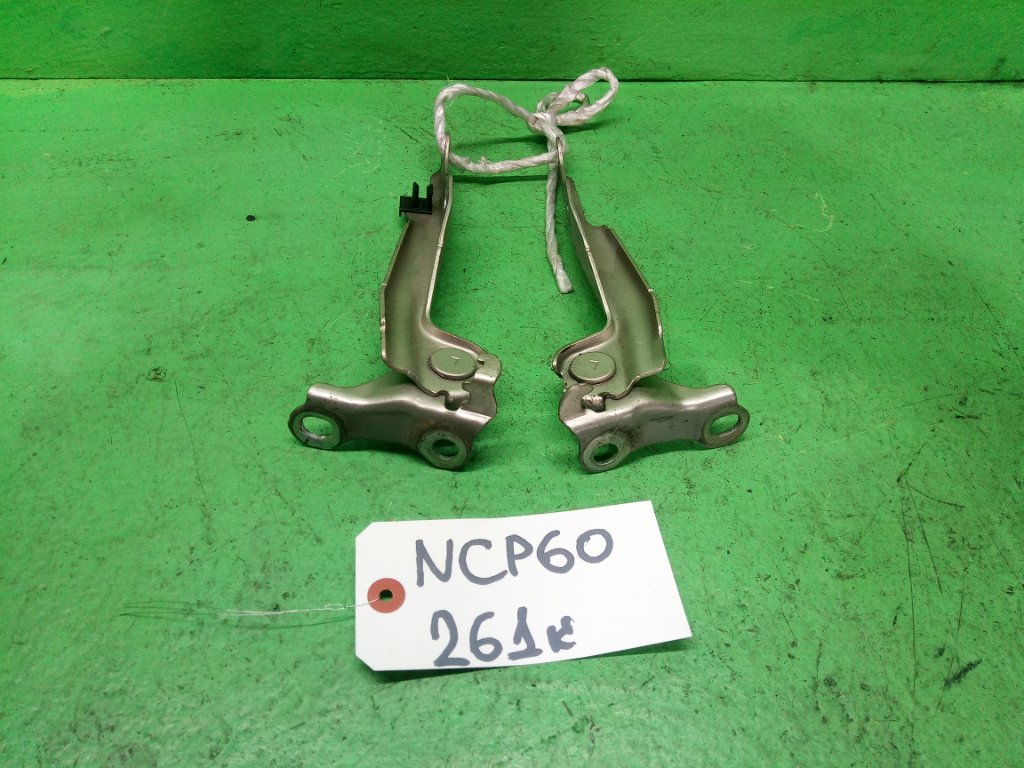 Петля капота TOYOTA IST NCP60 (б/у)