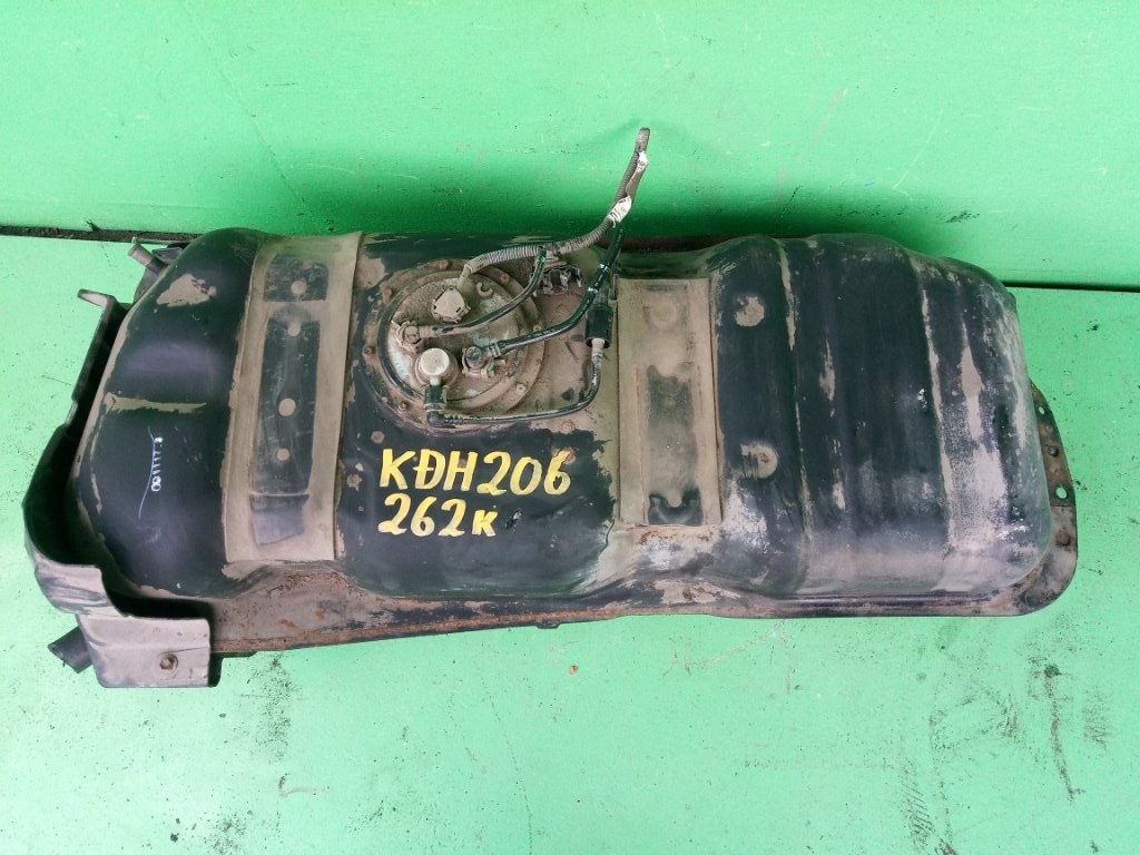 Бензобак TOYOTA HIACE KDH206 (б/у)