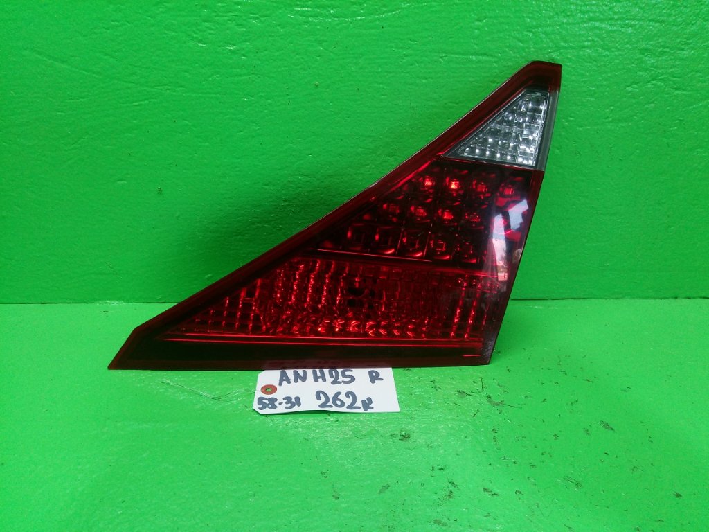 Вставка между стопов TOYOTA ALPHARD ANH25 правая (б/у)
