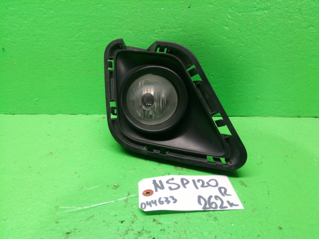 Туманка TOYOTA RACTIS NSP120 правая (б/у)