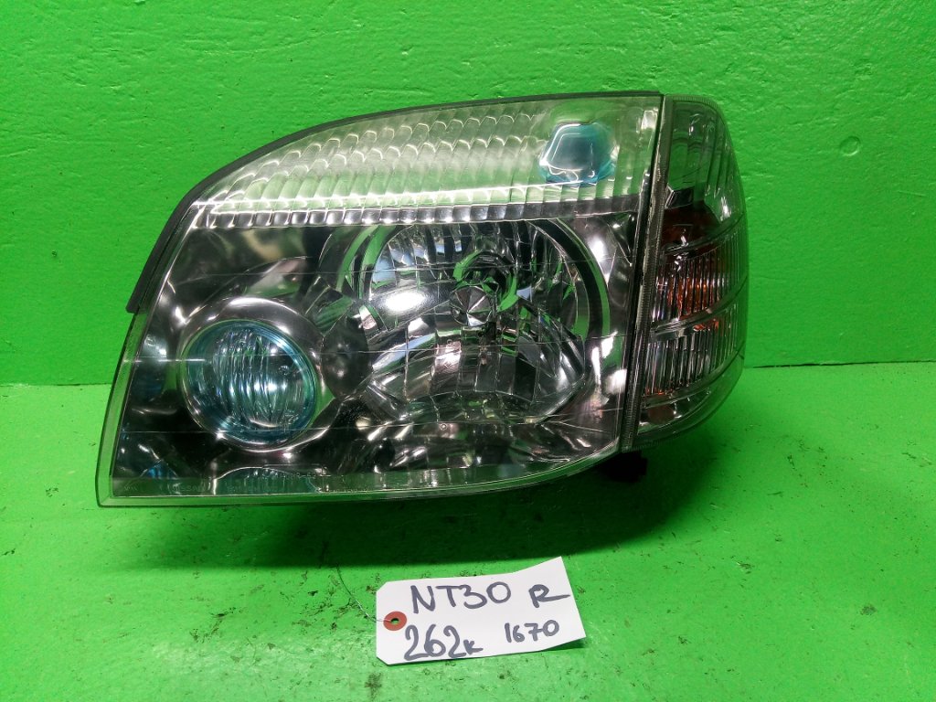 Фара NISSAN XTRAIL NT30 правая (б/у)