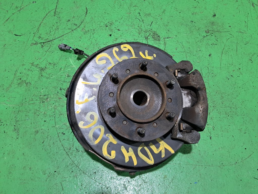 Ступица TOYOTA HIACE KDH206 передняя левая (б/у)