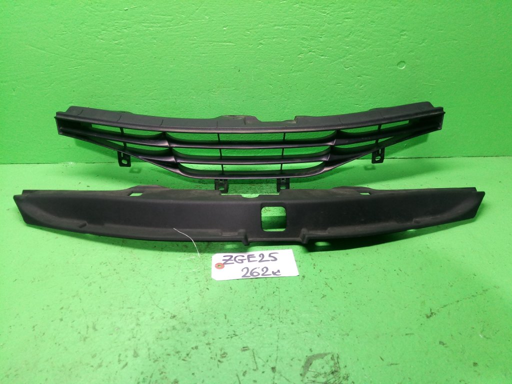 Решетка радиатора TOYOTA WISH ZGE25 (б/у)