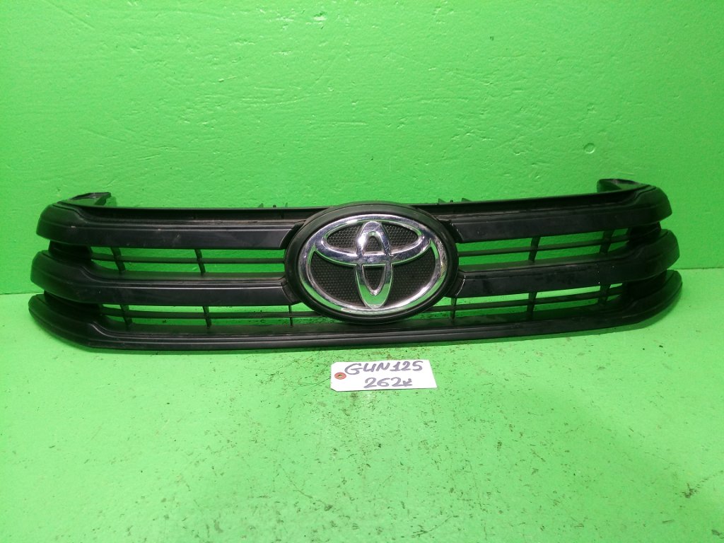 Решетка радиатора TOYOTA HILUX GUN125 (б/у)