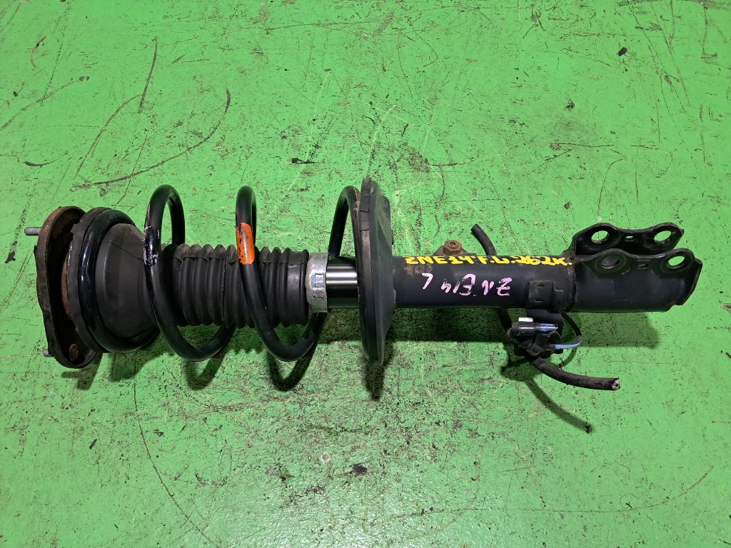 Стойка TOYOTA WISH ZNE14 передняя левая (б/у)