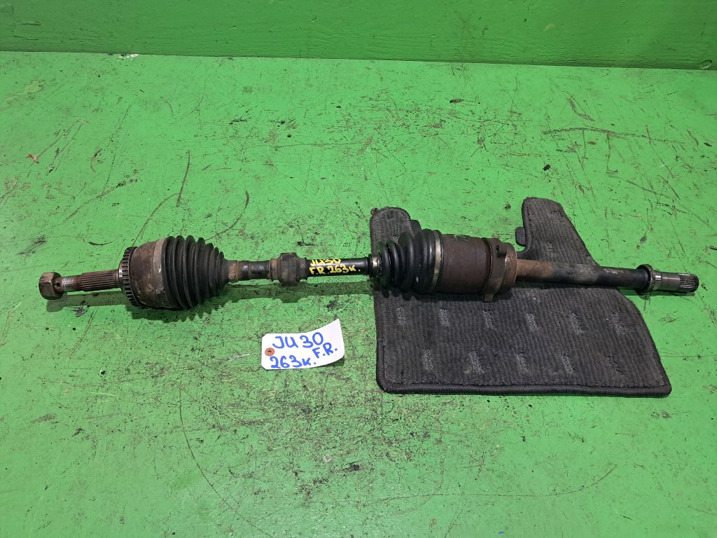Привод NISSAN BASSARA JU30 передний правый (б/у)